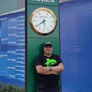 Meet your Posher, Víctor ivan